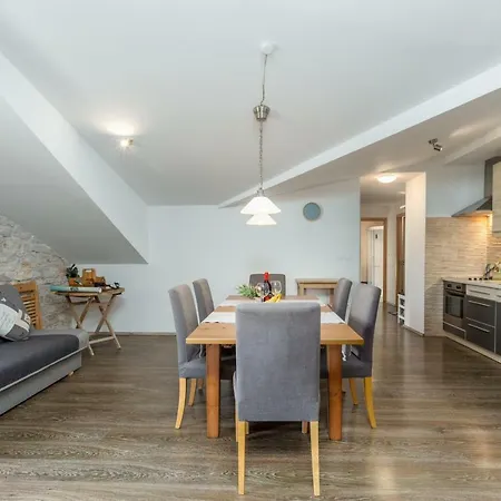 Apartament Maria Lussi *