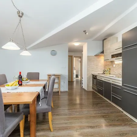 Apartament Maria Lussi *
