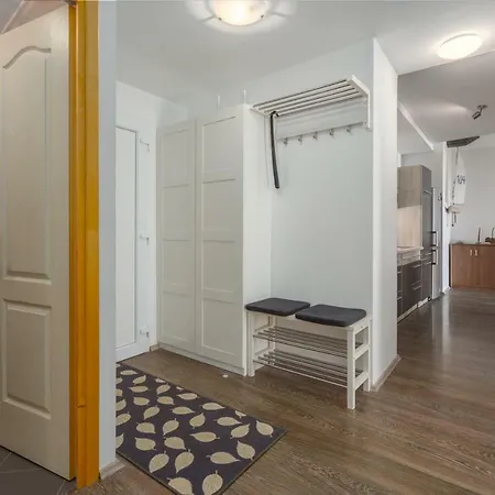 Maria Lussi * プーラ